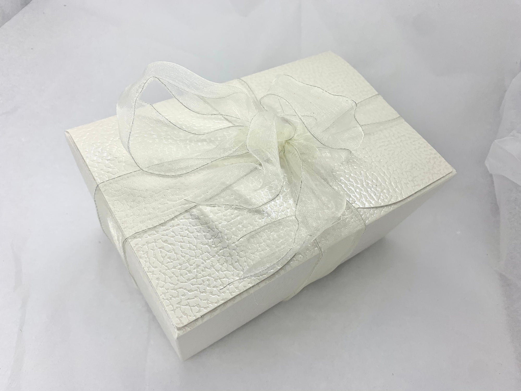 Cream Textured Gift Box: 750g Mixed Mithai