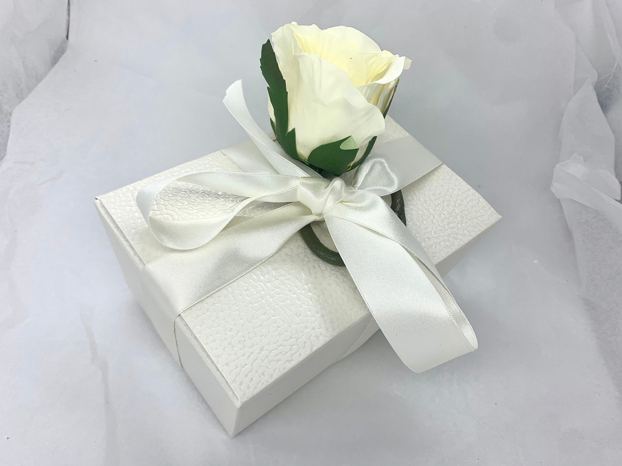 Cream Textured Gift Box with Flower: 750g Mixed Mithai